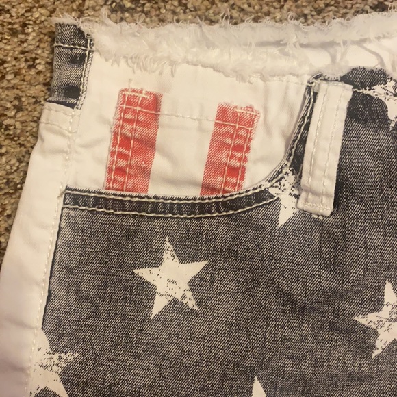 🧡 2/$15🧡 American Flag Button Up Shorts 💙⭐️❤️ - Picture 2 of 15